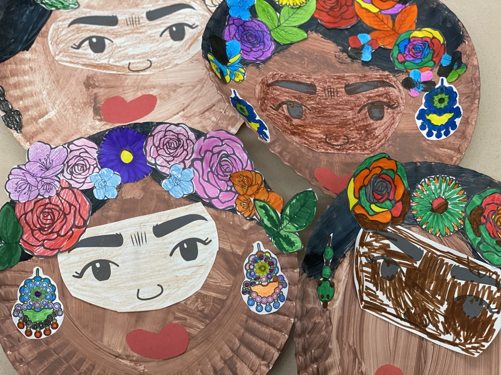 Image of Frida Kahlo paper plate craft 