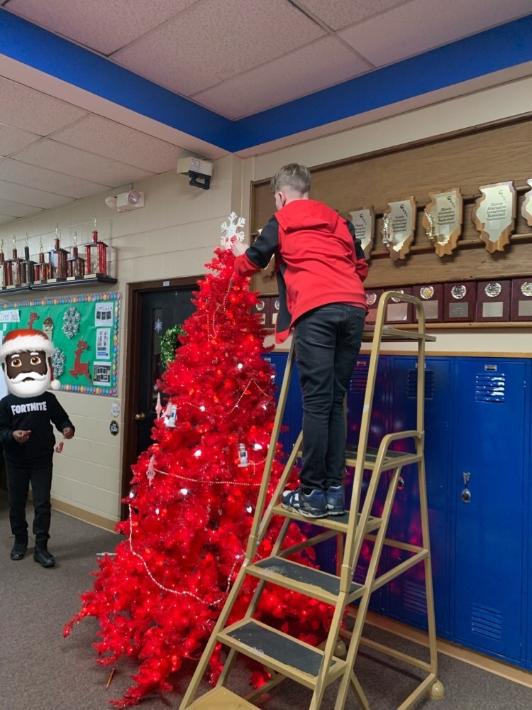 students putting up the tree